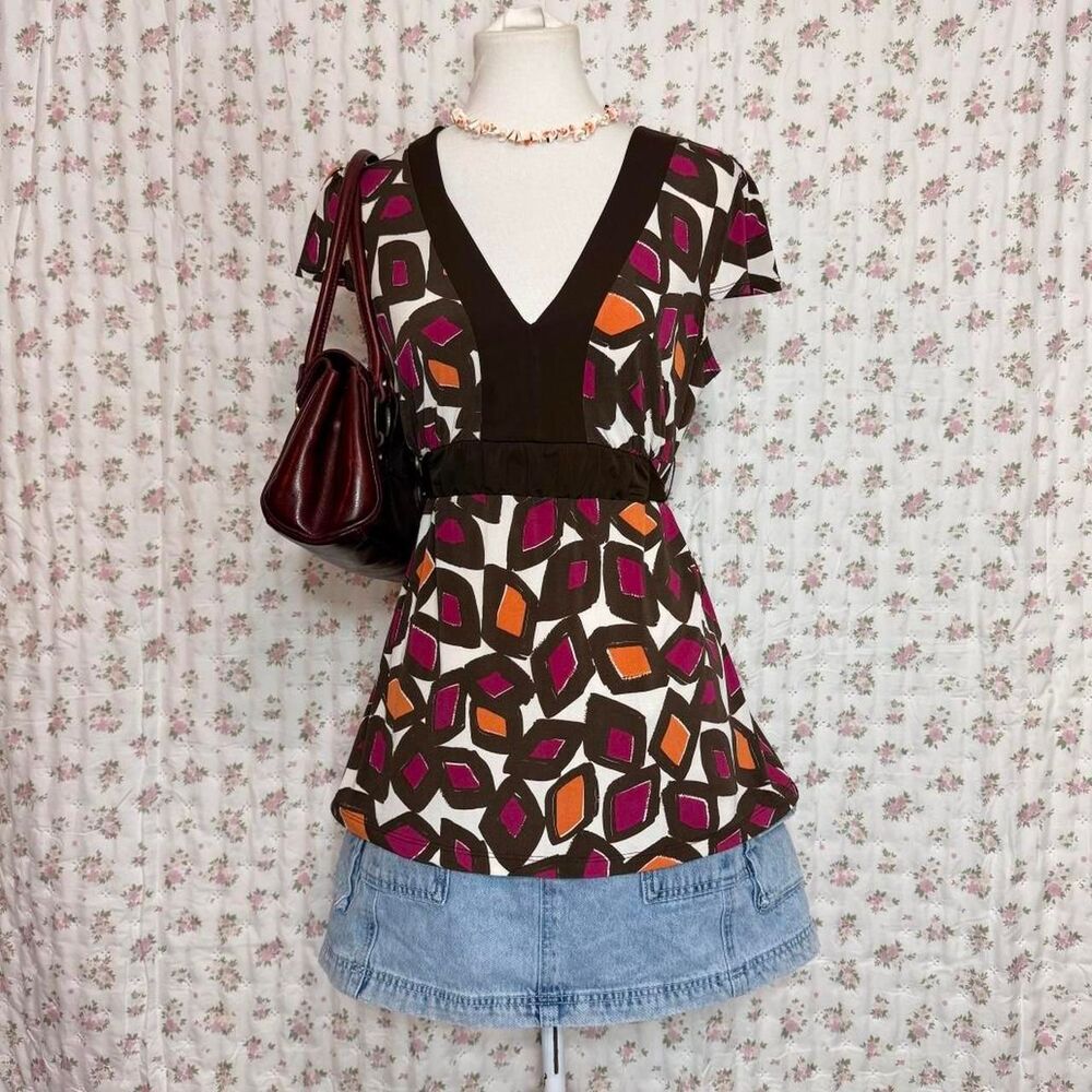 AB Studio Made in USA Geometric Babydoll Top V Neck Tie Back
